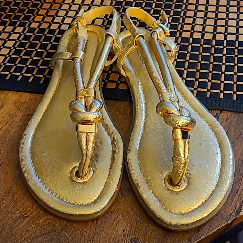 Micheal Kors Gokd Sandaos